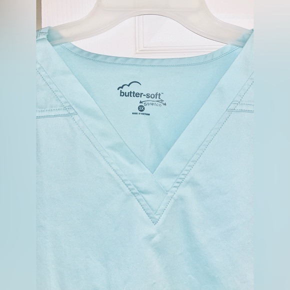 UA Butter-Soft Stretch Scrub Set - Picture 7 of 12